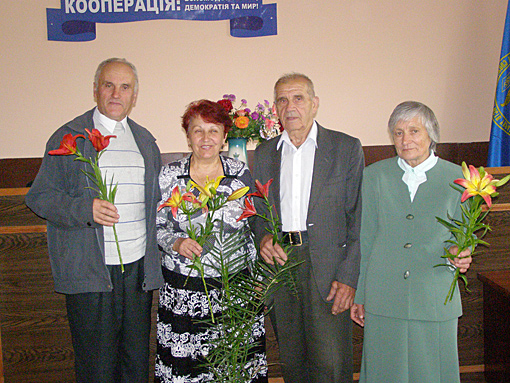 Ветерани системи споживчої кооперації району В. І. Гук, Т. П. Колесник, А. К. Гребенюк, С. З. Іванець.