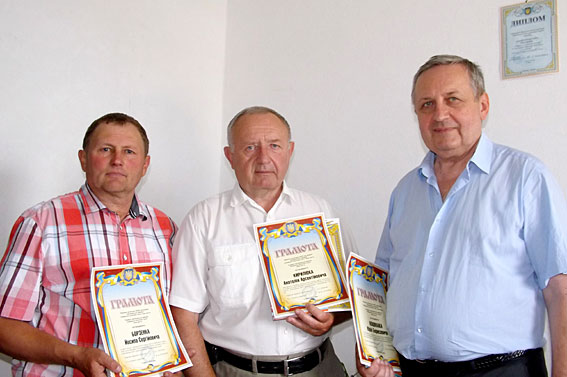 Призери і переможець бліц-турніру (зліва направо: Й. Борзенко, А. КИРИЛЮК, Ю. КОШМАК).